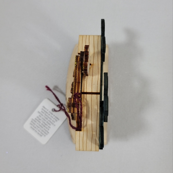 Ginger Cottages Nativity Scene - Picture 10 of 16